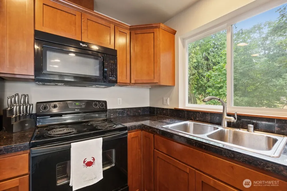8 W Gedney Way Hat Island, WA 98206