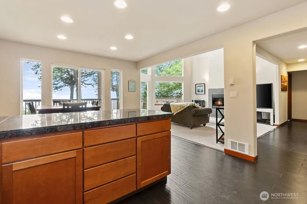 8 W Gedney Way Hat Island, WA 98206