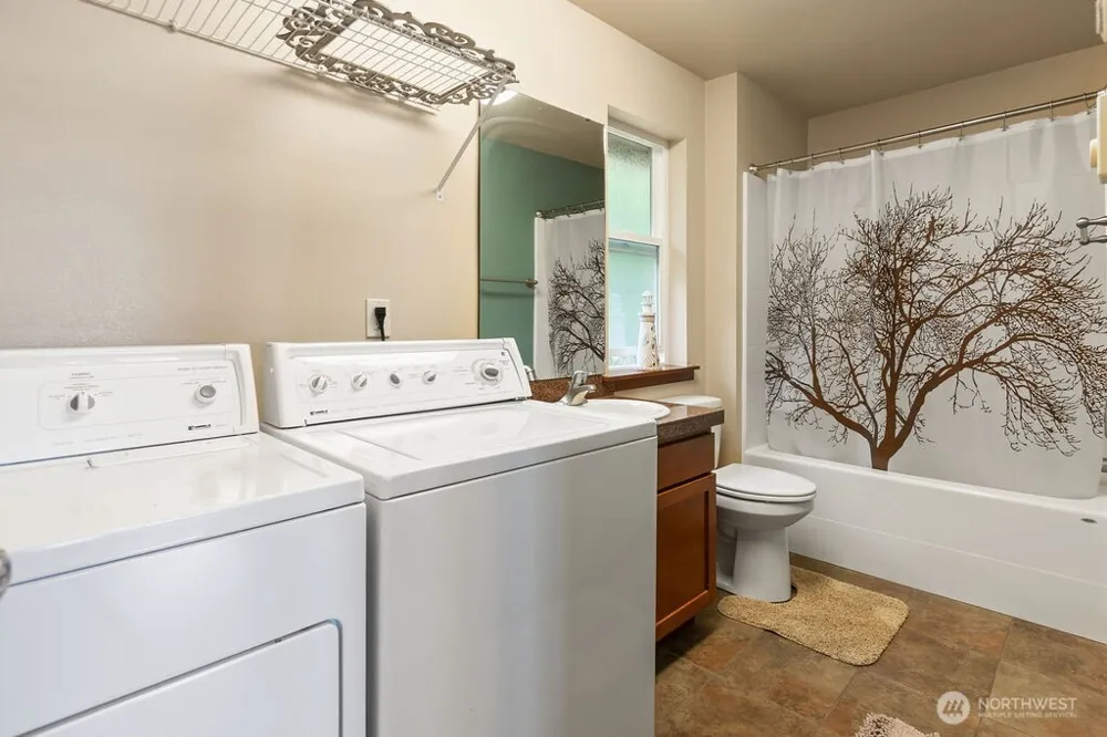 8 W Gedney Way Hat Island, WA 98206