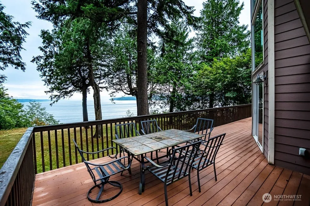 8 W Gedney Way Hat Island, WA 98206