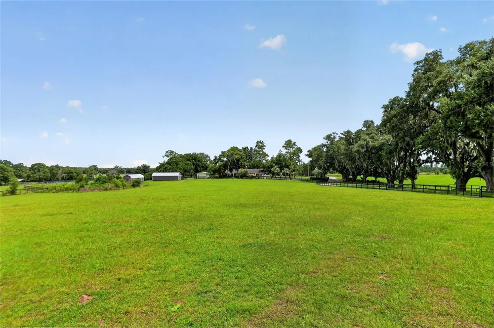 8544 NW 160TH AVENUE Morriston, FL 32668