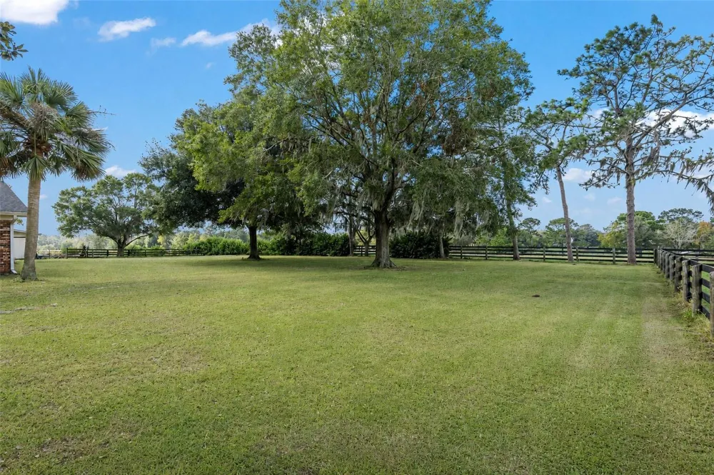 8544 NW 160TH AVENUE Morriston, FL 32668
