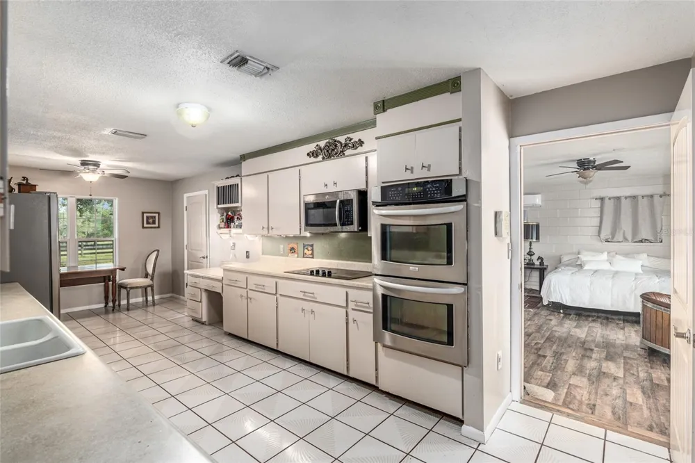8544 NW 160TH AVENUE Morriston, FL 32668