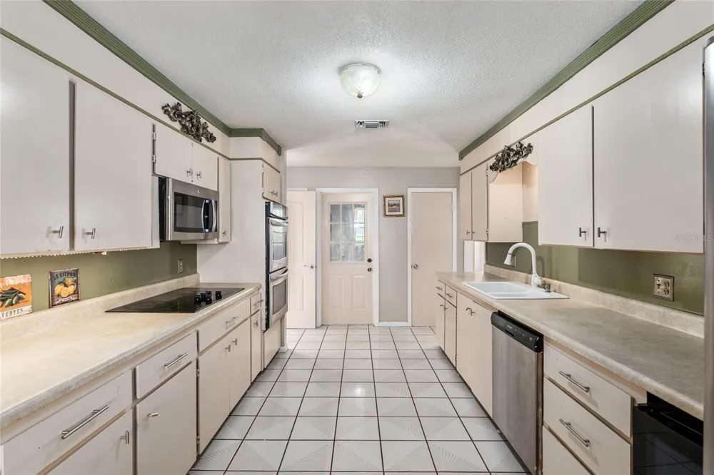 8544 NW 160TH AVENUE Morriston, FL 32668