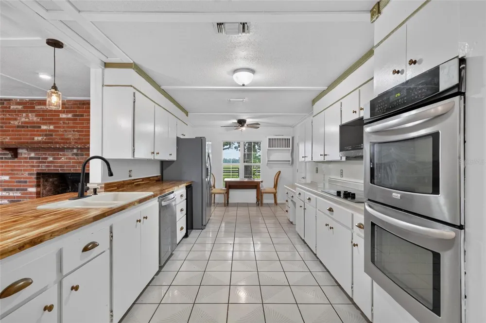 8544 NW 160TH AVENUE Morriston, FL 32668