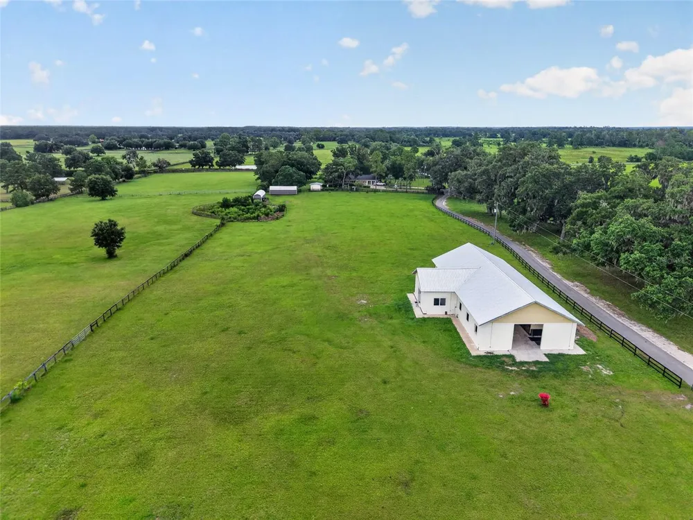 8544 NW 160TH AVENUE Morriston, FL 32668