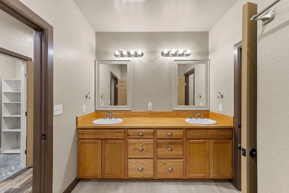 659 Brit Bailey Boulevard Angleton, TX 77515