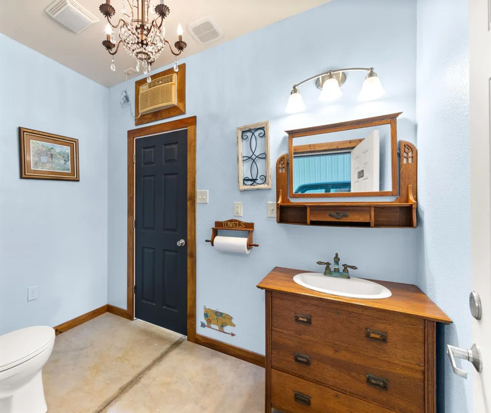 659 Brit Bailey Boulevard Angleton, TX 77515