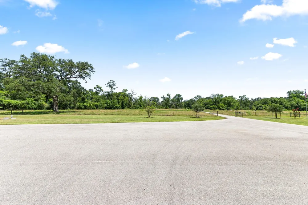 659 Brit Bailey Boulevard Angleton, TX 77515