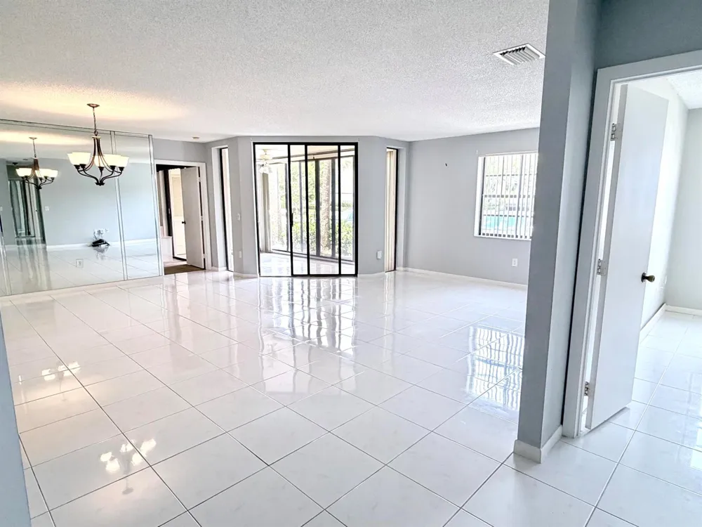 5136 FLORIA DRIVE #G Boynton Beach, FL 33437