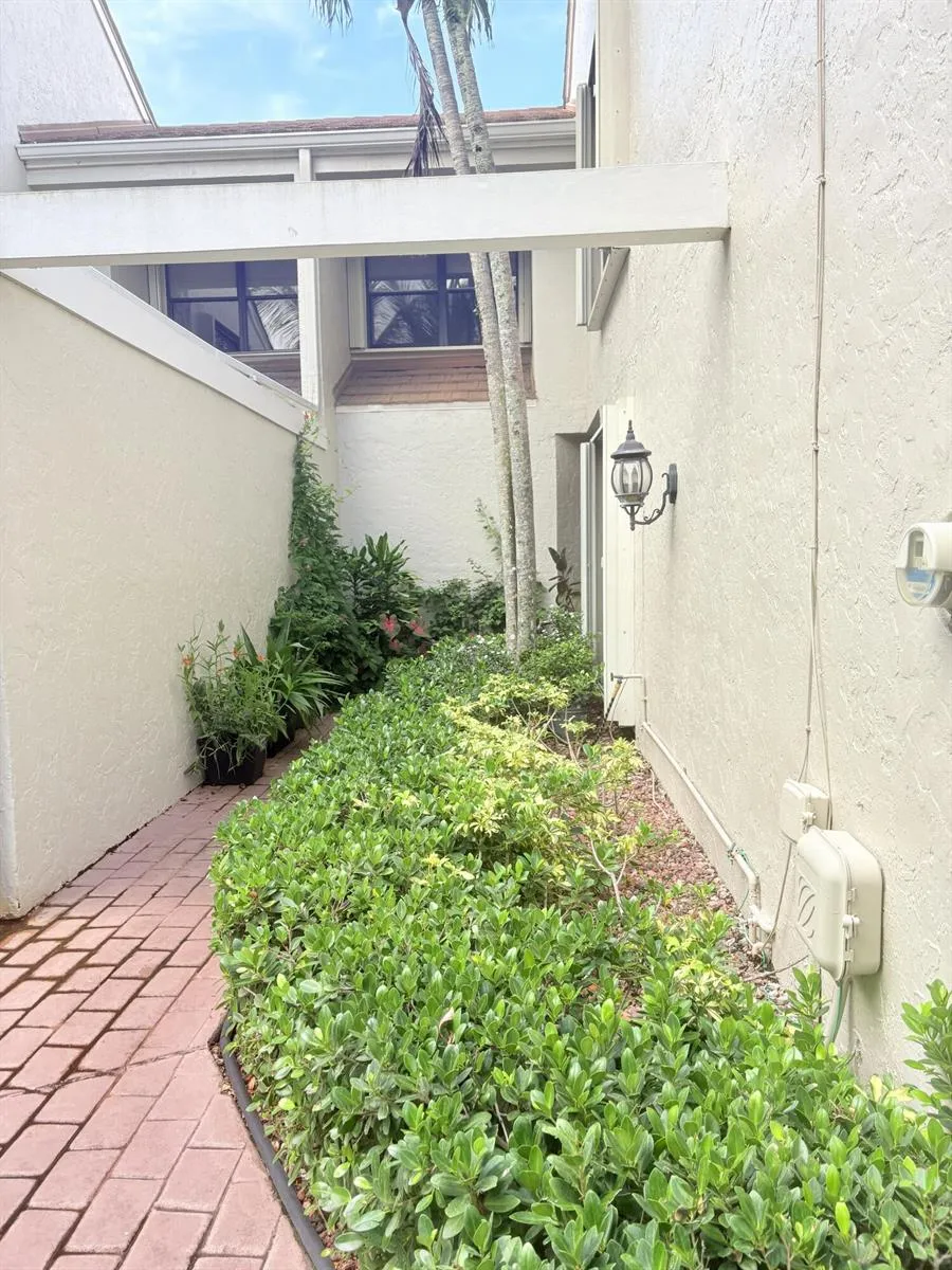 38 W Balfour Road W Palm Beach Gardens, FL 33418