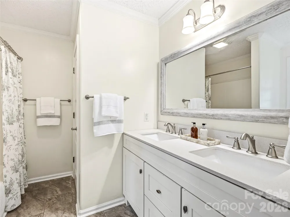 214 Short Michigan Avenue Asheville, NC 28806