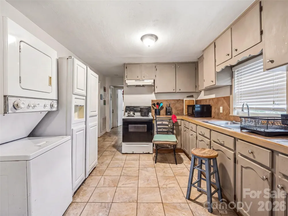 214 Short Michigan Avenue Asheville, NC 28806