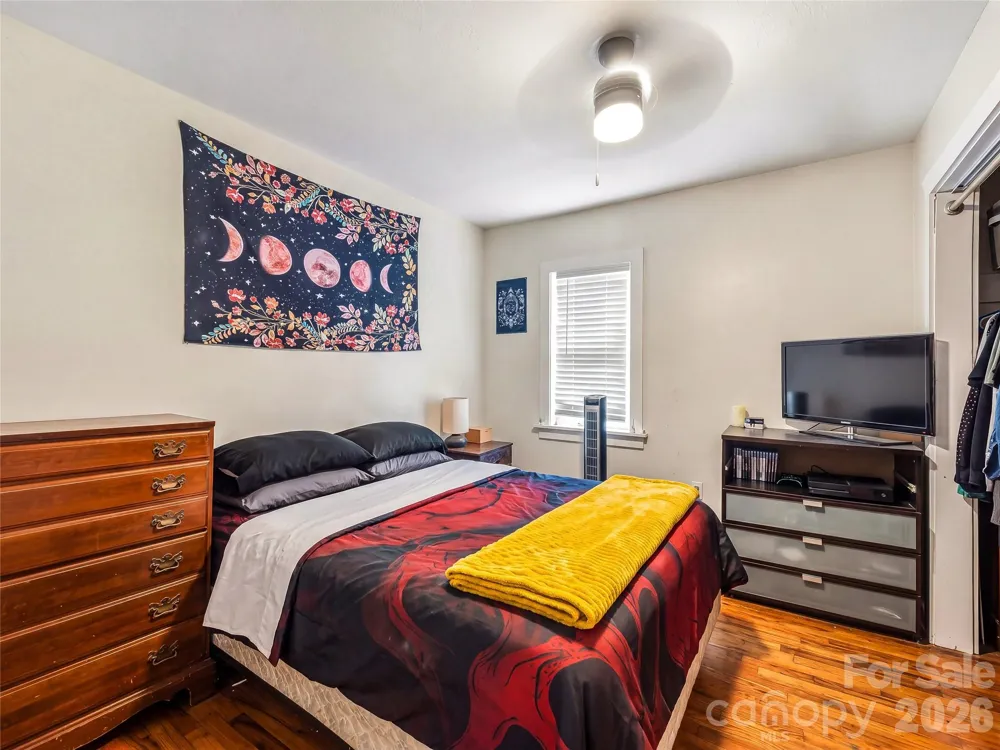 214 Short Michigan Avenue Asheville, NC 28806