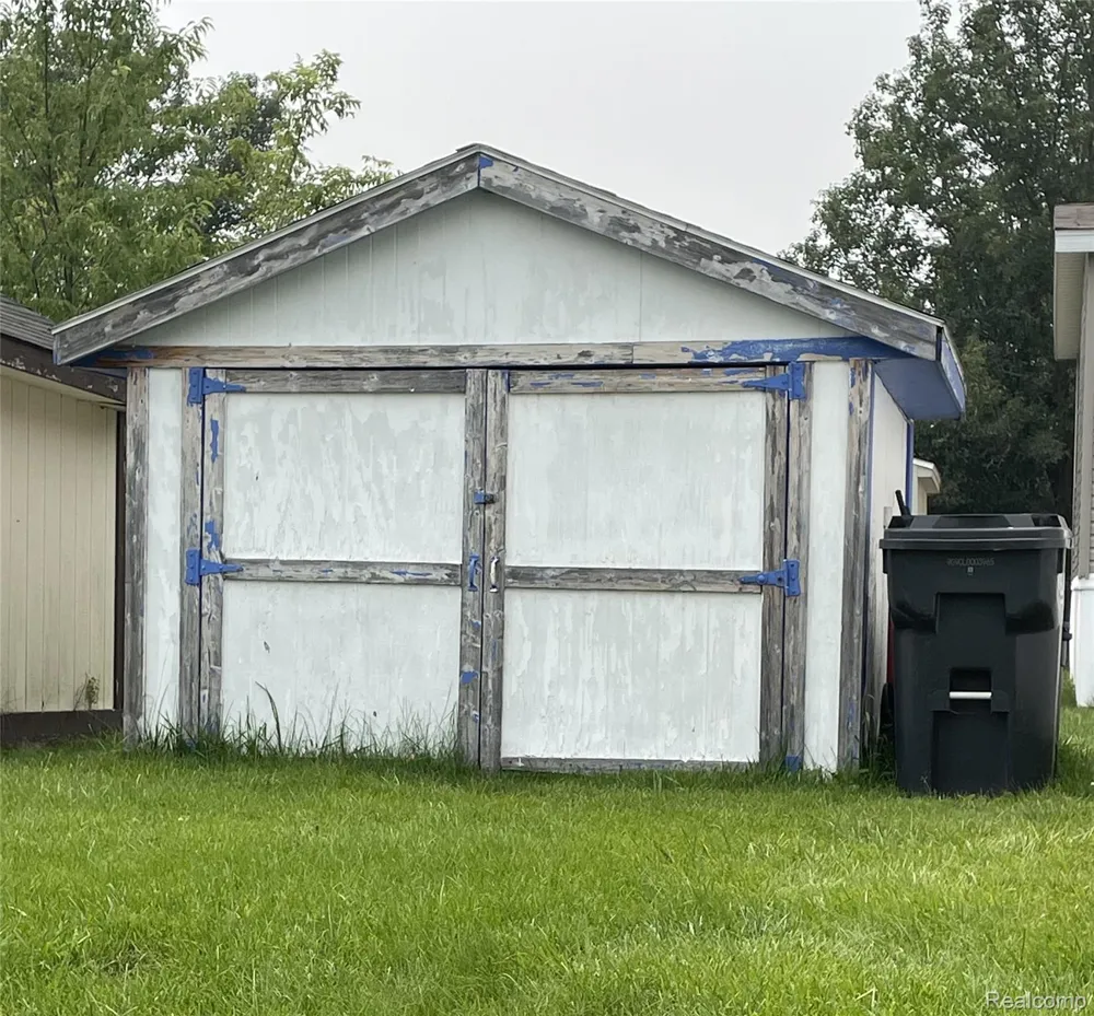 184 Chapman Branch Oxford Charter Township, MI 48371