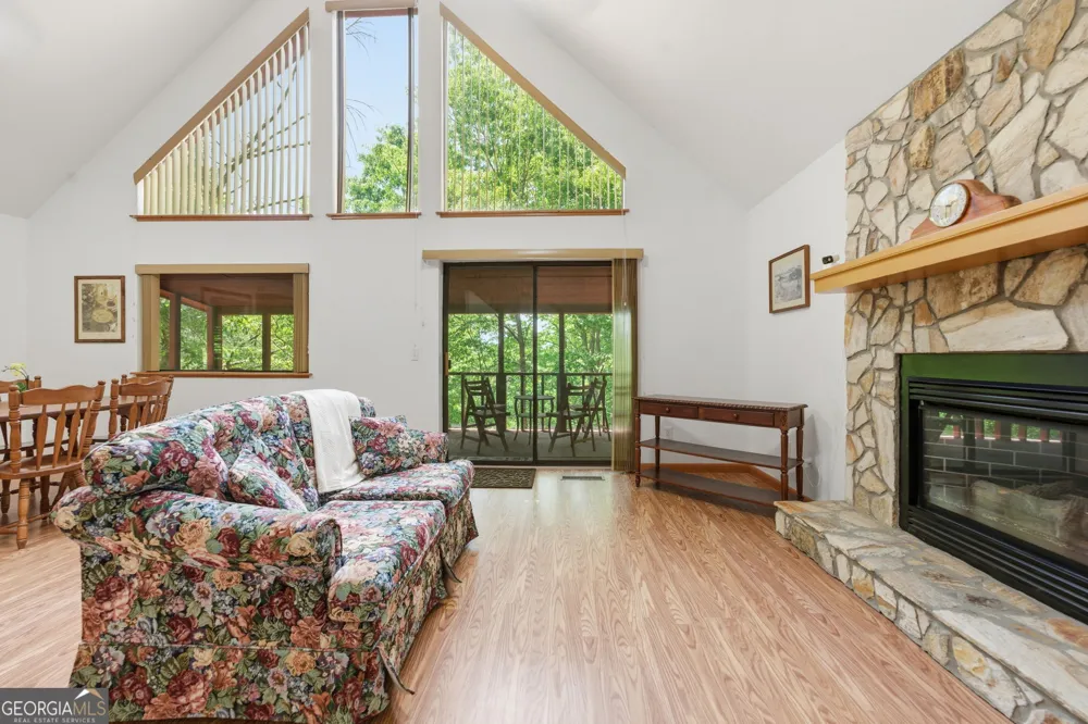 97 Sourwood HOLW Murphy, NC 28906