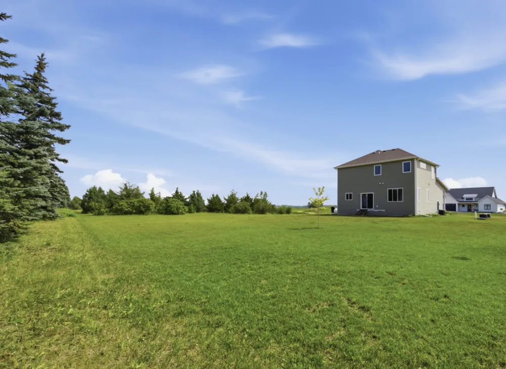 605 Sheyenne Drive Abercrombie, ND 58001