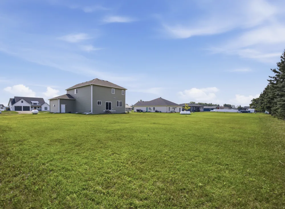 605 Sheyenne Drive Abercrombie, ND 58001