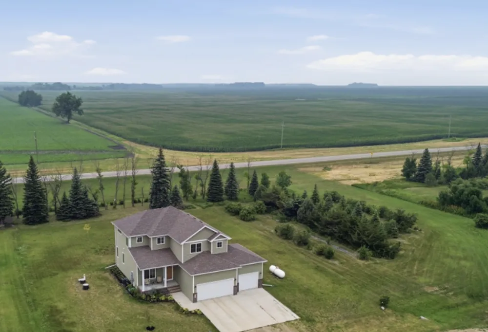 605 Sheyenne Drive Abercrombie, ND 58001