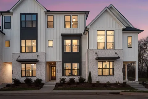 2100 Conductor Ln