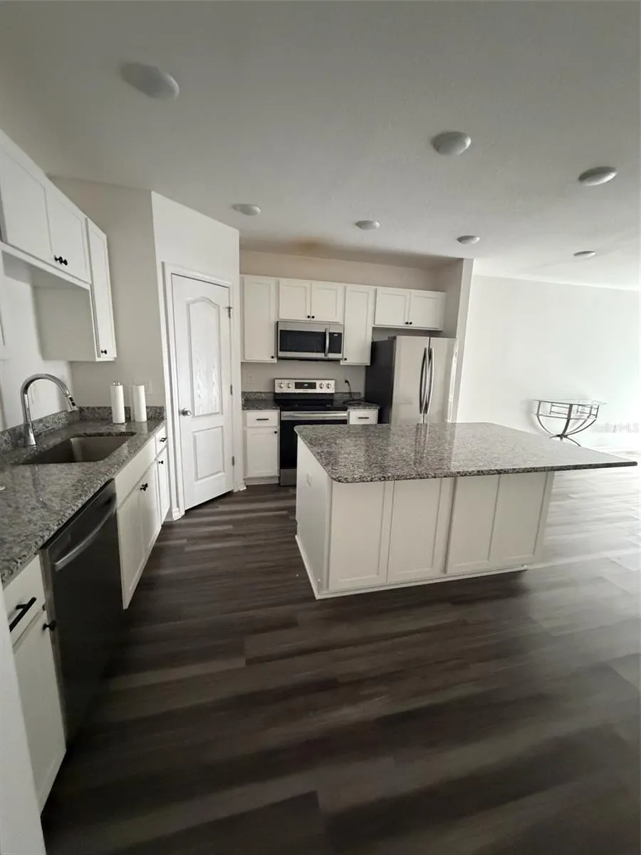 4743 DEER TRACK STREET Tampa, FL 33610