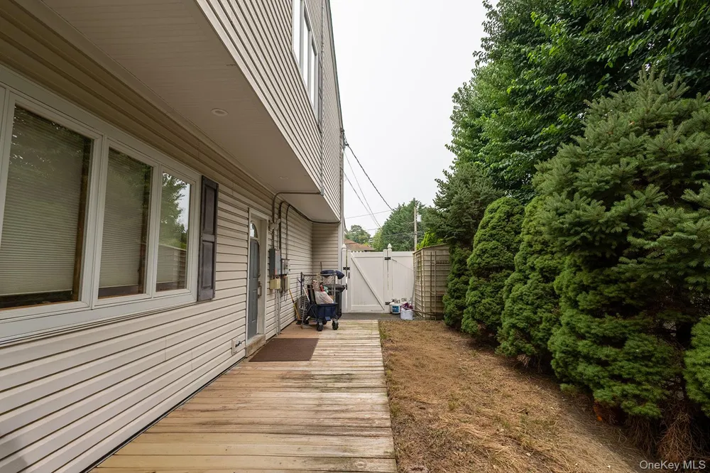 29 Sandy Hollow Drive Smithtown, NY 11787