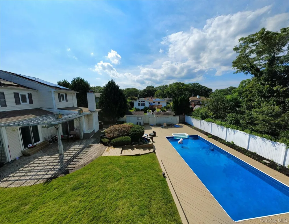 29 Sandy Hollow Drive Smithtown, NY 11787