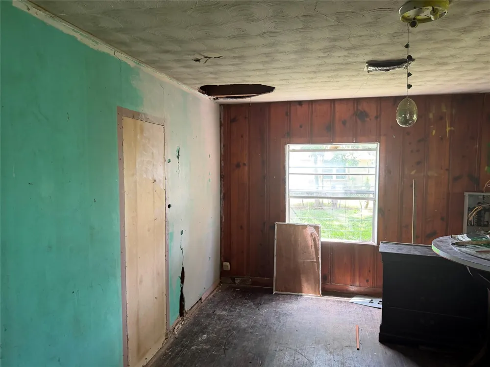 1215 Perryman Avenue Palacios, TX 77465