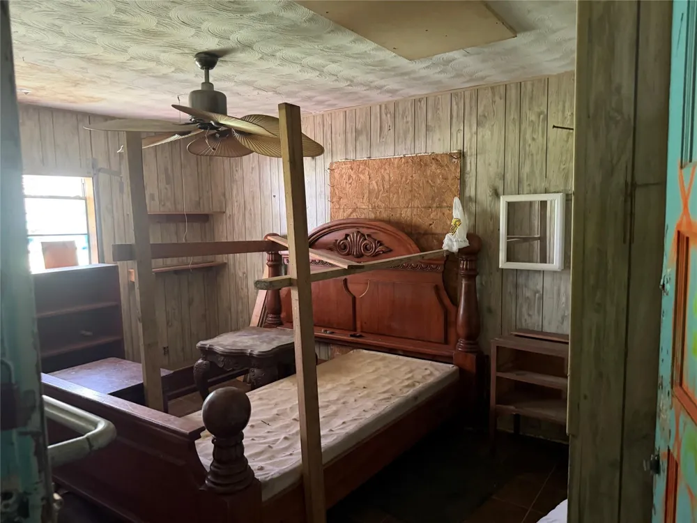 1215 Perryman Avenue Palacios, TX 77465