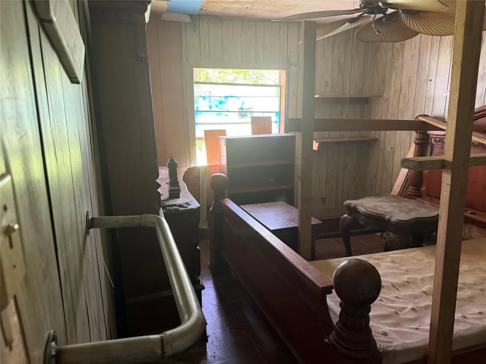 1215 Perryman Avenue Palacios, TX 77465