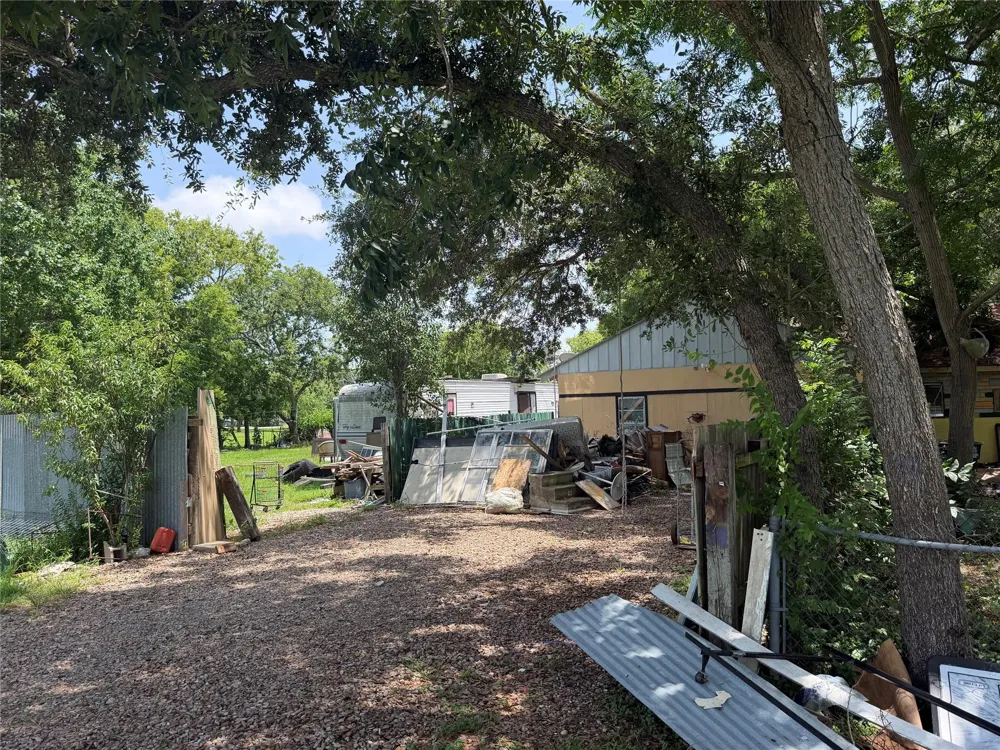 1215 Perryman Avenue Palacios, TX 77465