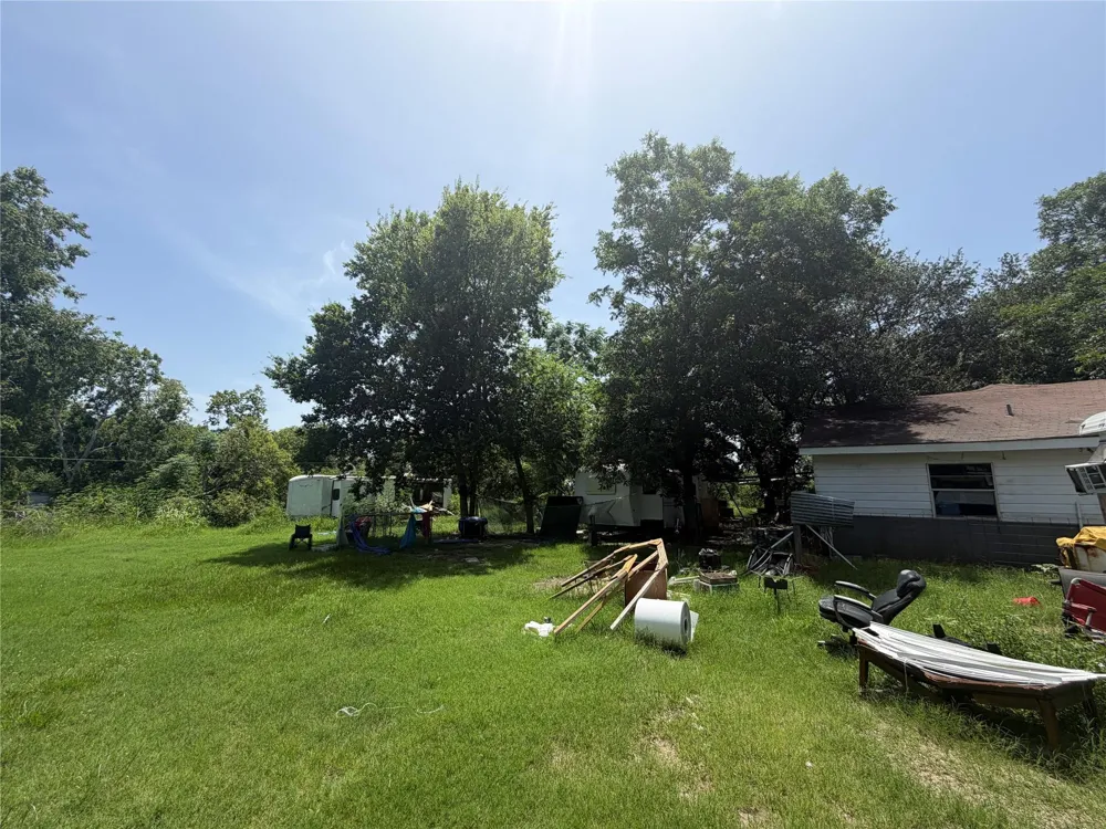 1215 Perryman Avenue Palacios, TX 77465