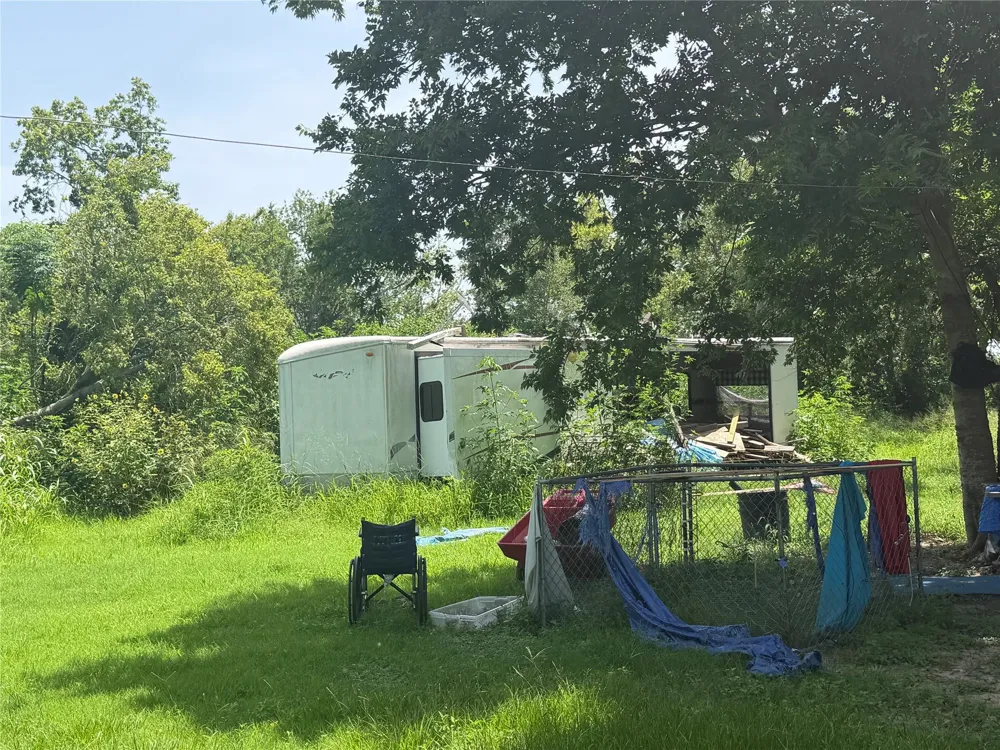 1215 Perryman Avenue Palacios, TX 77465