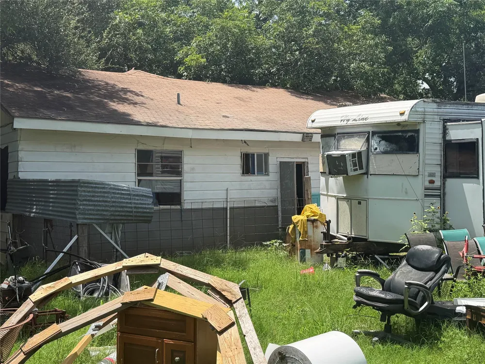 1215 Perryman Avenue Palacios, TX 77465