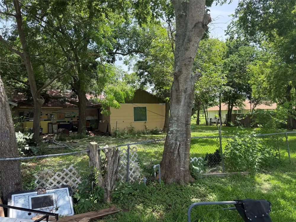 1215 Perryman Avenue Palacios, TX 77465