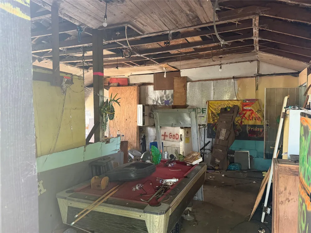 1215 Perryman Avenue Palacios, TX 77465