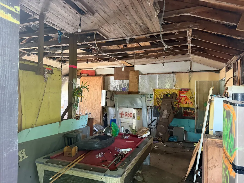 1215 Perryman Avenue Palacios, TX 77465
