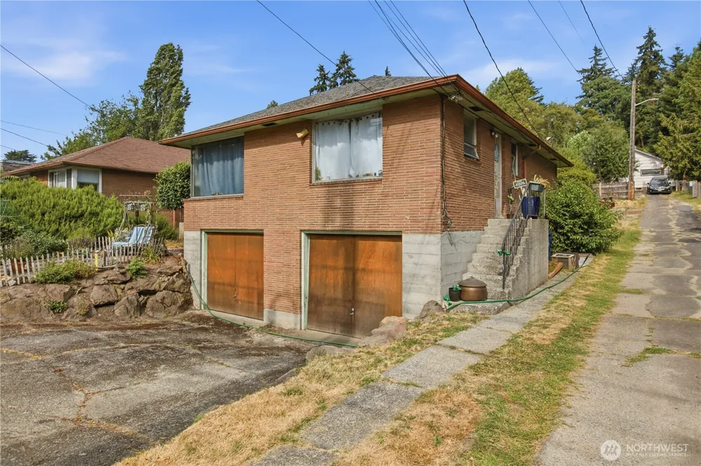 7418 Rainier Avenue S Seattle, WA 98118