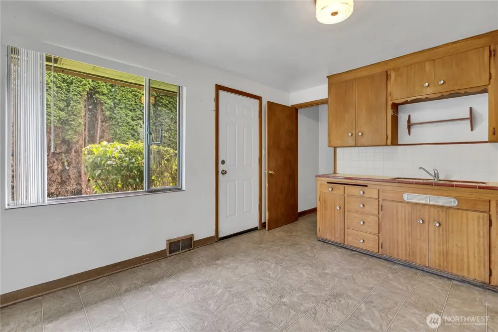 7418 Rainier Avenue S Seattle, WA 98118