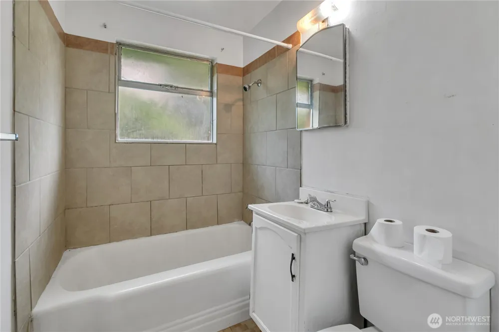 7418 Rainier Avenue S Seattle, WA 98118