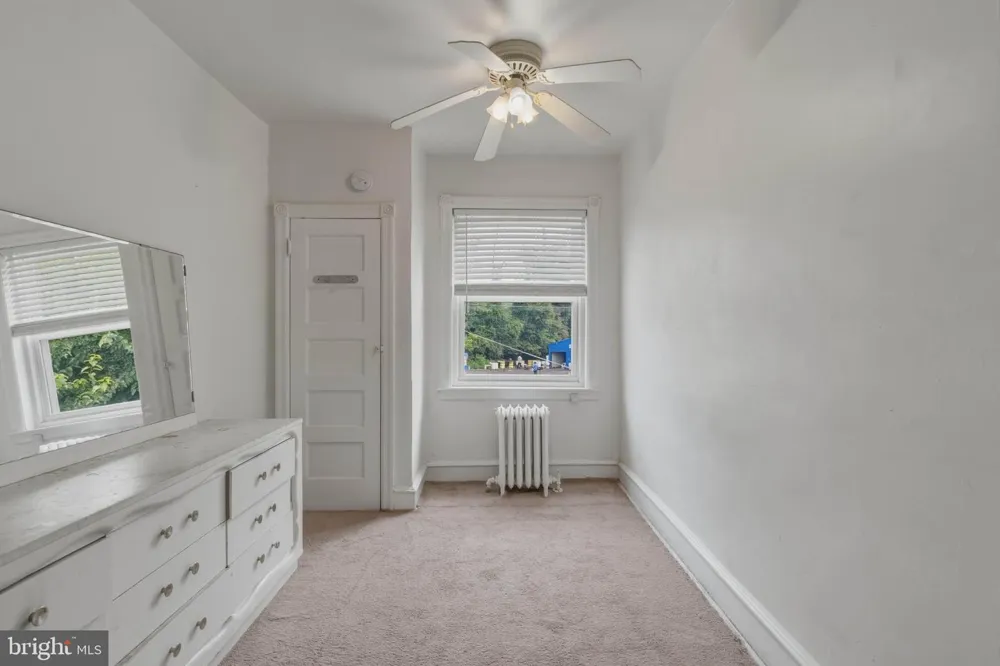 1653 W MENTOR STREET Philadelphia, PA 19141