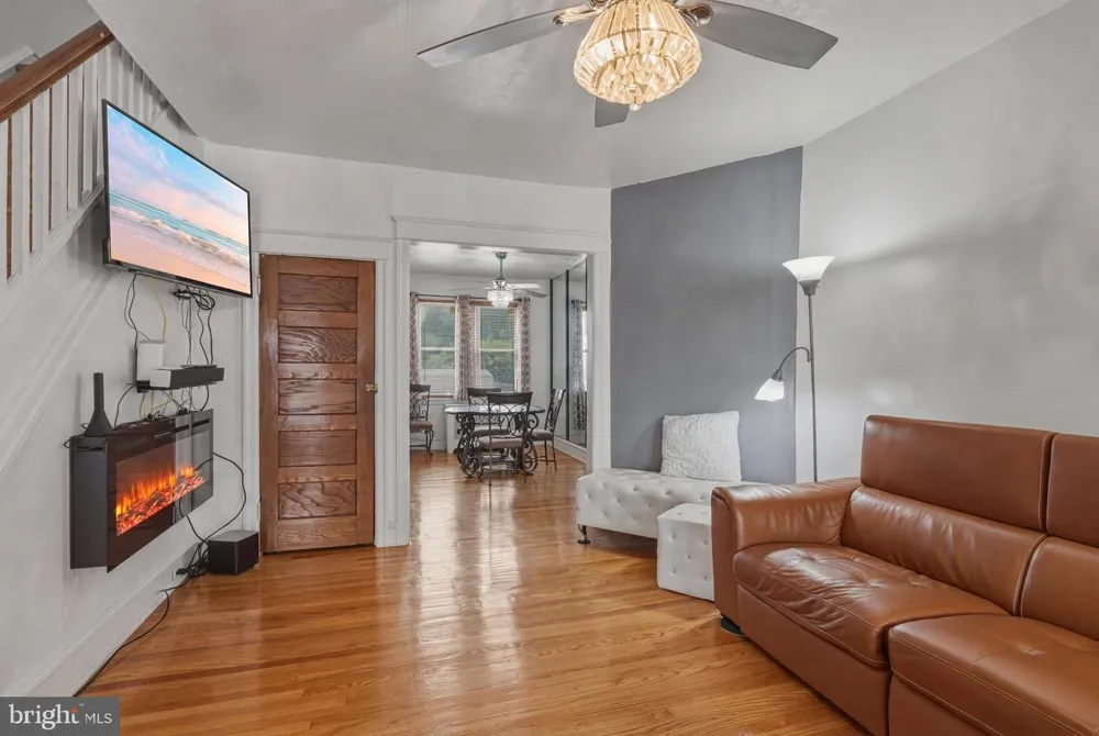 1653 W MENTOR STREET Philadelphia, PA 19141