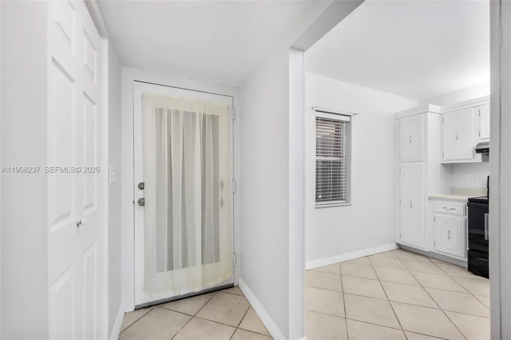 2861 Somerset Dr #104 Lauderdale Lakes, FL 33311