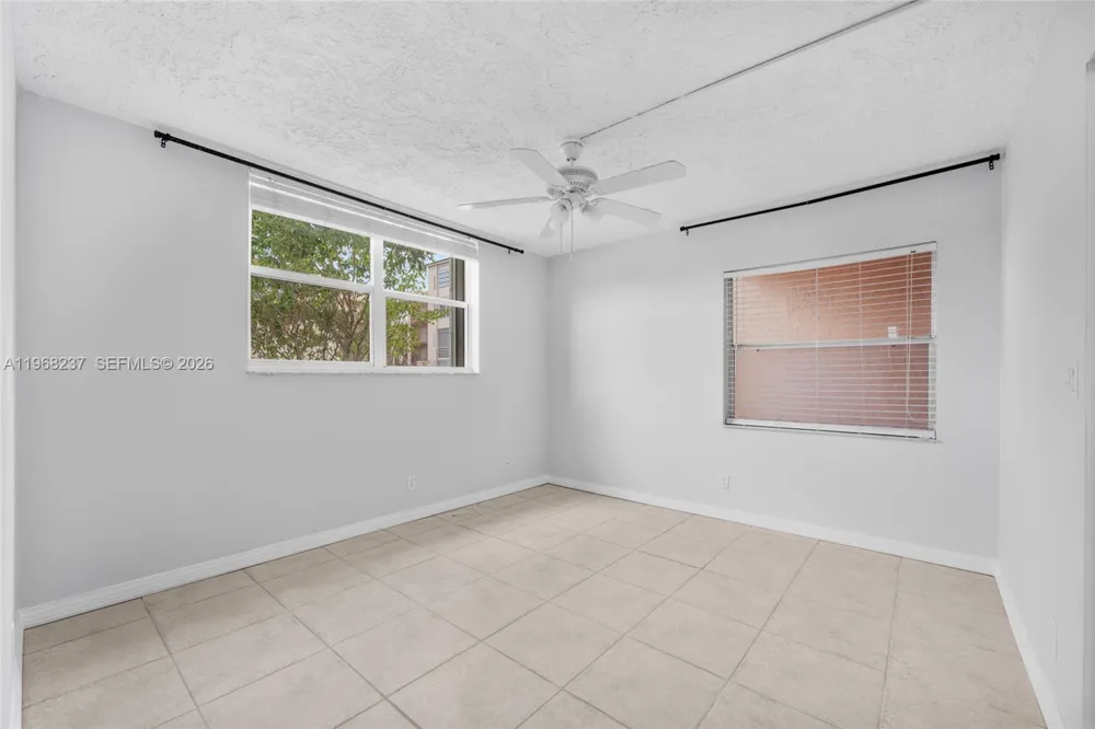 2861 Somerset Dr #104 Lauderdale Lakes, FL 33311