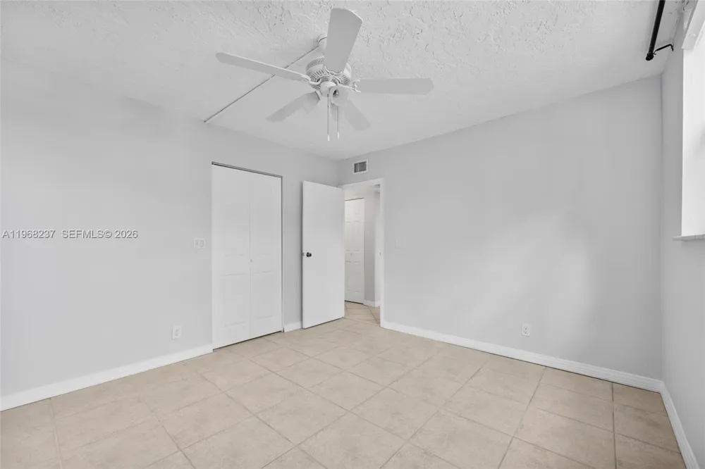 2861 Somerset Dr #104 Lauderdale Lakes, FL 33311