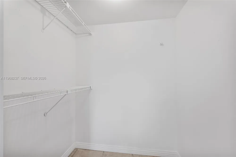 2861 Somerset Dr #104 Lauderdale Lakes, FL 33311