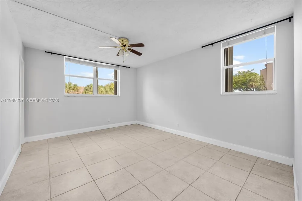 2861 Somerset Dr #104 Lauderdale Lakes, FL 33311