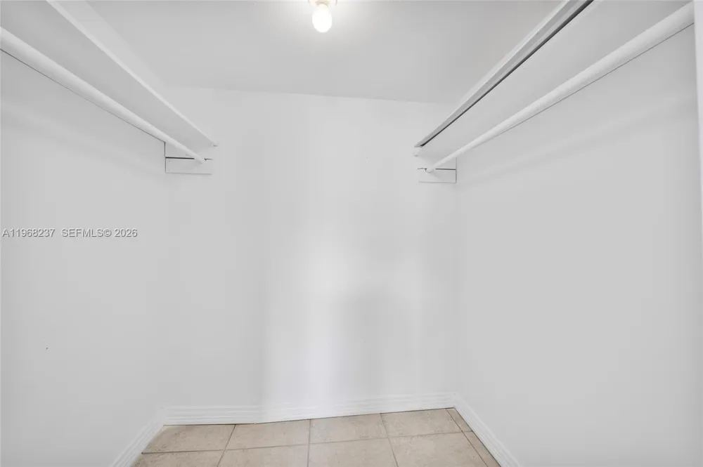 2861 Somerset Dr #104 Lauderdale Lakes, FL 33311