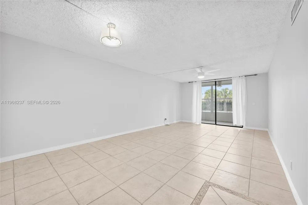 2861 Somerset Dr #104 Lauderdale Lakes, FL 33311