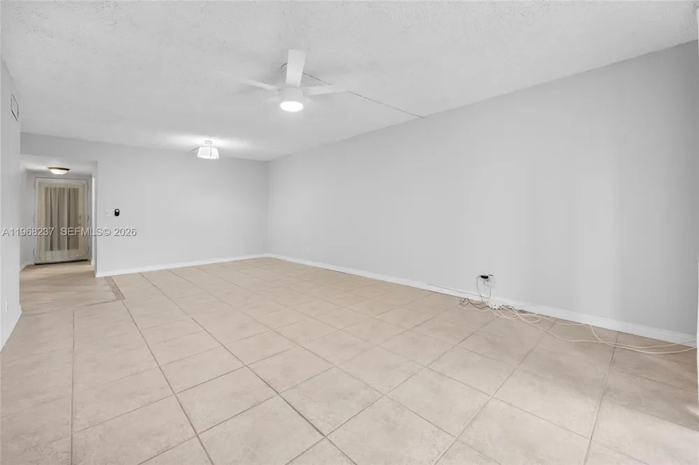 2861 Somerset Dr #104 Lauderdale Lakes, FL 33311